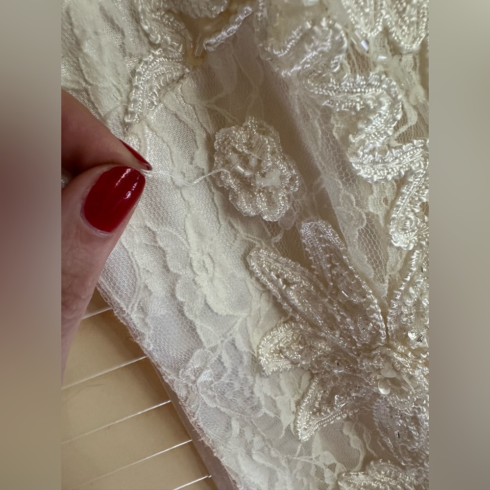 Like New!! Sue Wong Size 8 Ivory Lace Beaded Dress👰🏼‍♀️ - Picture 6 of 11
